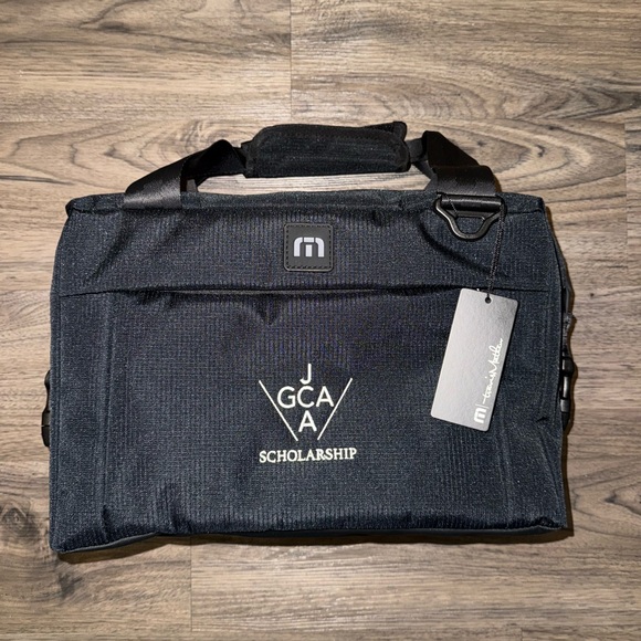 NWT Travis Mathew Chill’n Cooler Golf Drink Cooler Black Embroidered - Picture 1 of 4